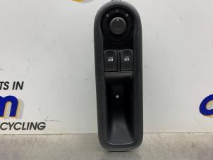 Gebruikte Ruit schakelaar elektrisch Renault Twingo II (CN) 1.2 16V Prijs € 35,00 Margeregeling aangeboden door Gebr Opdam B.V.