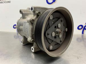 Gebruikte Pomp Airco Renault Twingo II (CN) 1.2 16V Prijs € 75,00 Margeregeling aangeboden door Gebr Opdam B.V.