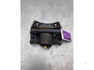 Gebruikte Remklauw (Tang) links-voor Opel Karl 1.0 12V Prijs € 30,00 Margeregeling aangeboden door Gebr Opdam B.V.