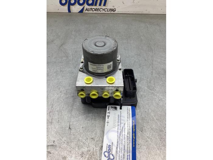 ABS Pomp van een Opel Karl 1.0 12V 2018