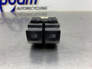 Gebruikte Raam schakelaar elektrisch Renault Clio IV (5R) 0.9 Energy TCE 90 12V Prijs € 35,00 Margeregeling aangeboden door Gebr Opdam B.V.