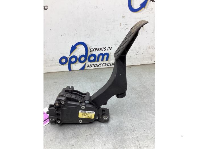 Gebruikte Gaspedaalpositie Sensor Volkswagen Transporter T5 2.0 TDI DRF Prijs € 30,00 Margeregeling aangeboden door Gebr Opdam B.V.
