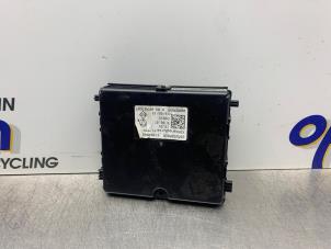 Gebruikte Kachelcomputer Renault Clio IV (5R) 0.9 Energy TCE 90 12V Prijs € 50,00 Margeregeling aangeboden door Gebr Opdam B.V.