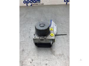 Gebruikte ABS Pomp Smart Forfour (453) 1.0 12V Prijs € 150,00 Margeregeling aangeboden door Gebr Opdam B.V.