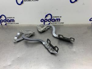 Gebruikte Motorkap Scharnier Opel Corsa C (F08/68) 1.2 16V Twin Port Prijs € 40,00 Margeregeling aangeboden door Gebr Opdam B.V.