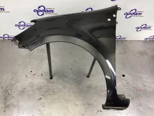 Gebruikte Scherm links-voor Renault Clio III (BR/CR) 1.4 16V Prijs € 49,00 Margeregeling aangeboden door Gebr Opdam B.V.