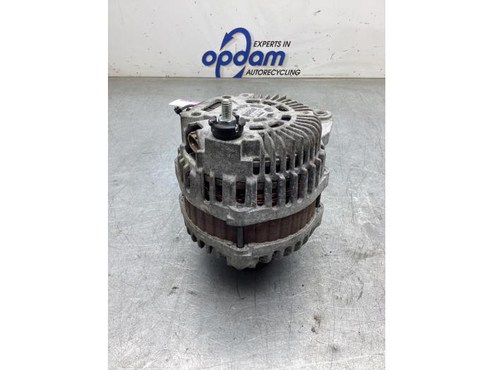 Gebruikte Dynamo Nissan Qashqai (J10) 2.0 16V 4x4 Prijs € 75,00 Margeregeling aangeboden door Gebr Opdam B.V.
