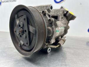 Gebruikte Aircopomp Renault Clio III (BR/CR) 1.4 16V Prijs € 70,00 Margeregeling aangeboden door Gebr Opdam B.V.