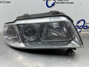 Gebruikte Koplamp rechts Audi A4 (B5) 1.6 Prijs € 40,00 Margeregeling aangeboden door Gebr Opdam B.V.