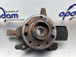 Gebruikte Asschenkel links-voor Opel Astra H SW (L35) 1.6 16V Twinport Prijs € 50,00 Margeregeling aangeboden door Gebr Opdam B.V.