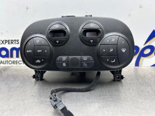 Gebruikte Chaufage Bedieningspaneel Fiat 500C (312) 0.9 TwinAir 80 Prijs € 100,00 Margeregeling aangeboden door Gebr Opdam B.V.