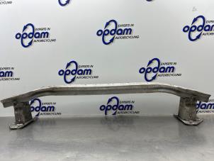 Gebruikte Bumperframe voor Renault Clio III (BR/CR) 1.2 16V 75 Prijs € 40,00 Margeregeling aangeboden door Gebr Opdam B.V.