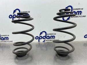 Gebruikte Veerschroef achter Opel Meriva 1.4 Turbo 16V ecoFLEX Prijs € 40,00 Margeregeling aangeboden door Gebr Opdam B.V.