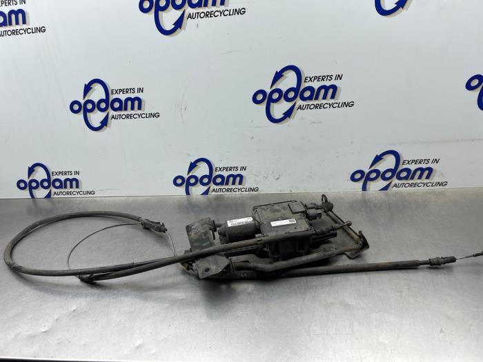Gebruikte Handrem motor Opel Meriva (B) 1.4 Turbo 16V ecoFLEX Prijs € 150,00 Margeregeling aangeboden door Gebr Opdam B.V.