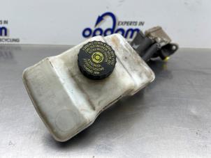 Gebruikte Hoofdremcilinder Mercedes Vito (639.6) 2.2 113 CDI 16V Euro 5 Prijs € 75,00 Margeregeling aangeboden door Gebr Opdam B.V.