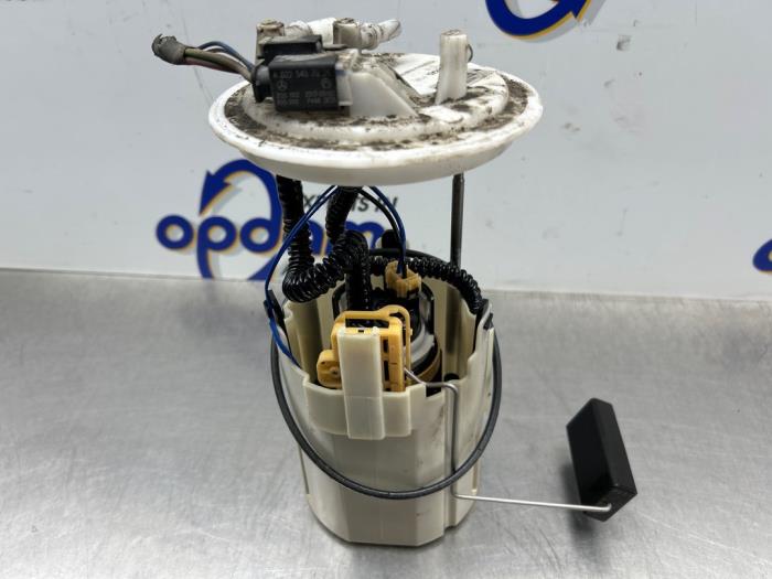 Gebruikte Brandstofpomp Elektrisch Mercedes Vito (639.6) 2.2 113 CDI 16V Euro 5 Prijs € 100,00 Margeregeling aangeboden door Gebr Opdam B.V.