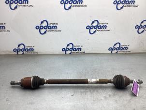 Gebruikte Aandrijfas rechts-voor Renault Twingo III (AH) 1.0 SCe 70 12V Prijs € 100,00 Margeregeling aangeboden door Gebr Opdam B.V.