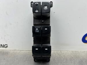 Gebruikte Elektrisch Raam Schakelaar Hyundai i10 (B5) 1.0 12V Prijs € 50,00 Margeregeling aangeboden door Gebr Opdam B.V.