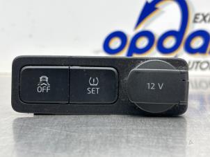 Gebruikte Bandenspanning schakelaar Volkswagen Up! (121) 1.0 12V 60 Prijs € 20,00 Margeregeling aangeboden door Gebr Opdam B.V.