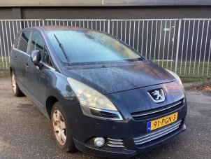 Gebruikte Koplamp rechts Peugeot 5008 I (0A/0E) 1.6 VTI 16V Prijs € 150,00 Margeregeling aangeboden door Gebr Opdam B.V.