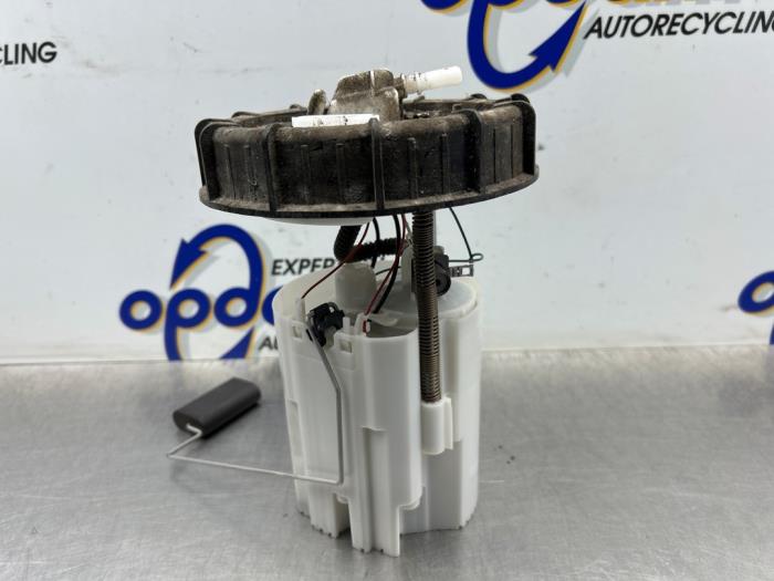 Gebruikte Benzinepomp Ford C-Max (DXA) 1.0 Ti-VCT EcoBoost 12V 100 Prijs € 75,00 Margeregeling aangeboden door Gebr Opdam B.V.