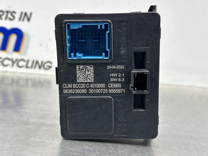 Gebruikte Module climatronic Peugeot 208 II (UB/UH/UP) 1.2 Vti 12V PureTech 75 Prijs € 60,00 Margeregeling aangeboden door Gebr Opdam B.V.