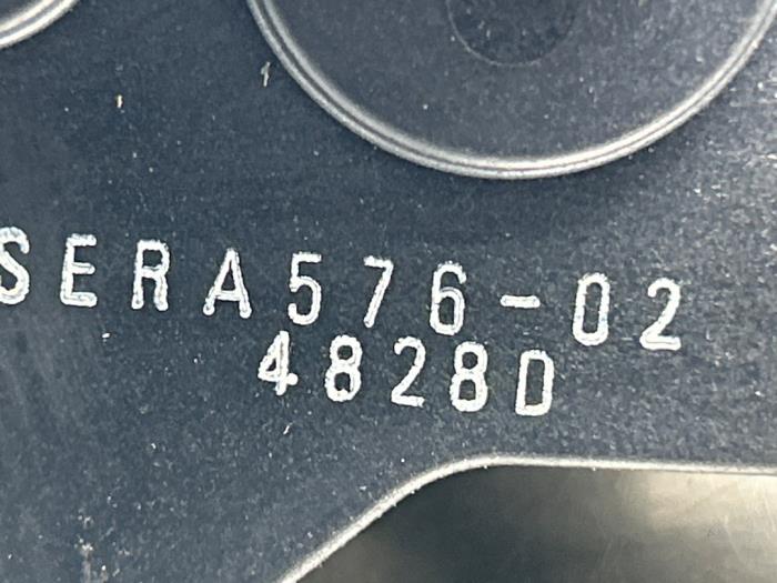 Gasklephuis van een Nissan Micra (K12) 1.2 16V 2005