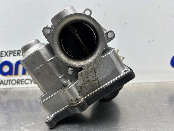 Gasklephuis van een Nissan Micra (K12) 1.2 16V 2005