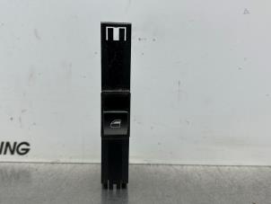 Gebruikte Schakelaar Elektrisch Raam BMW 3 serie (E46/4) 316i Prijs € 25,00 Margeregeling aangeboden door Gebr Opdam B.V.