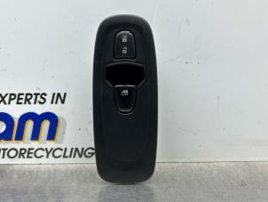 Gebruikte Ruit schakelaar elektrisch Renault Kadjar (RFEH) 1.2 Energy TCE 130 Prijs € 30,00 Margeregeling aangeboden door Gebr Opdam B.V.