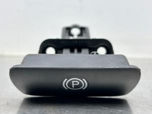 Gebruikte Schakelaar handrem Volvo XC90 I 2.5 T 20V Prijs € 20,00 Margeregeling aangeboden door Gebr Opdam B.V.