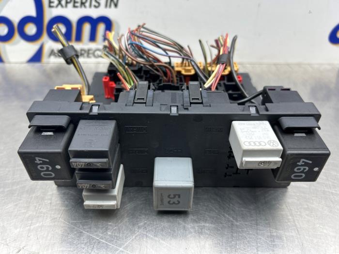 Computer Body Control van een Volkswagen Caddy III (2KA,2KH,2CA,2CH) 1.9 TDI 2010