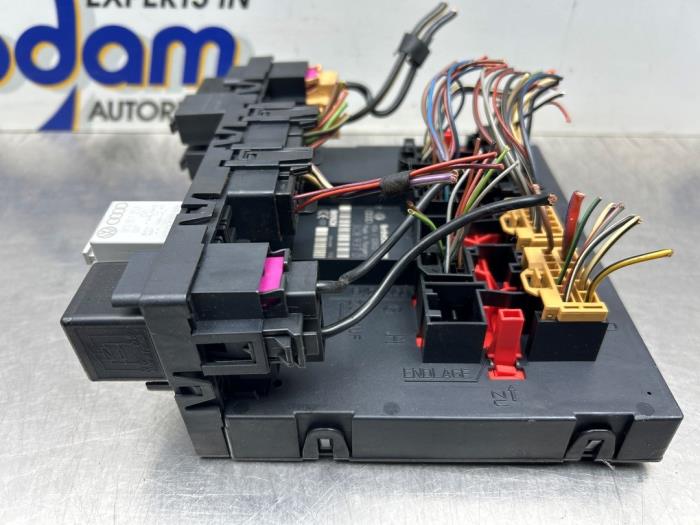 Computer Body Control van een Volkswagen Caddy III (2KA,2KH,2CA,2CH) 1.9 TDI 2010