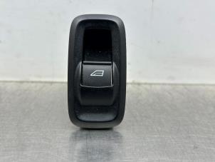 Gebruikte Raam schakelaar elektrisch Ford Fiesta 6 (JA8) 1.25 16V Prijs € 20,00 Margeregeling aangeboden door Gebr Opdam B.V.