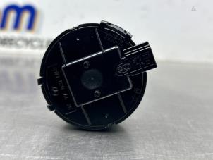 Gebruikte Regensensor Mercedes B (W245) 1.7 B-170 16V Prijs € 35,00 Margeregeling aangeboden door Gebr Opdam B.V.