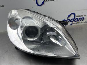 Gebruikte Koplamp rechts Mercedes B (W245) 1.7 B-170 16V Prijs € 100,00 Margeregeling aangeboden door Gebr Opdam B.V.