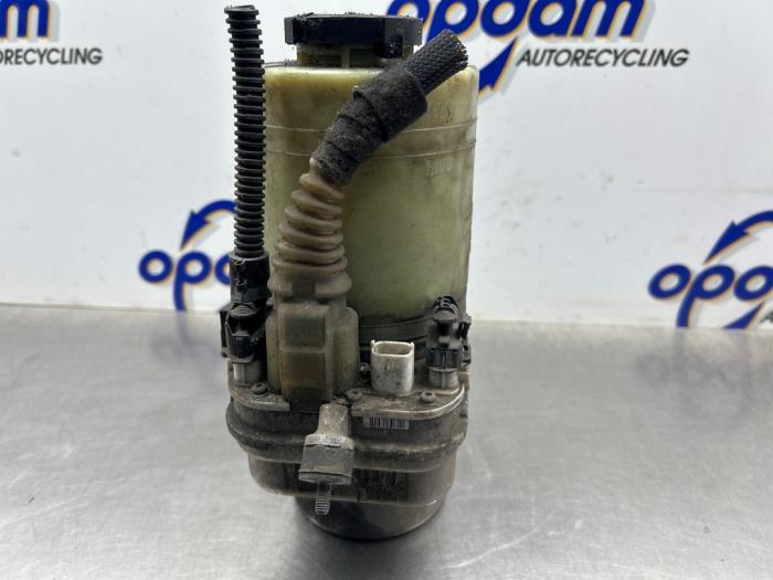 Gebruikte Stuurpomp Opel Vectra C GTS 2.2 DIG 16V Prijs € 100,00 Margeregeling aangeboden door Gebr Opdam B.V.