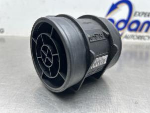 Gebruikte Luchtmassameter Opel Vectra C GTS 2.2 DIG 16V Prijs € 35,00 Margeregeling aangeboden door Gebr Opdam B.V.