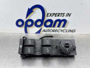 Gebruikte Schakelaar Elektrisch Raam Ford Focus 2 Wagon 1.8 16V Prijs € 30,00 Margeregeling aangeboden door Gebr Opdam B.V.