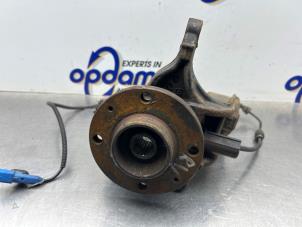 Gebruikte Asschenkel rechts-voor Citroen C4 Cactus (0B/0P) 1.2 PureTech 82 12V Prijs € 50,00 Margeregeling aangeboden door Gebr Opdam B.V.