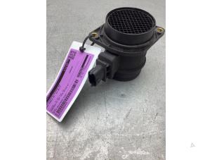 Gebruikte Luchthoeveelheidsmeter Fiat Doblo Cargo (263) 1.3 MJ 16V Euro 4 Prijs € 40,00 Margeregeling aangeboden door Gebr Opdam B.V.