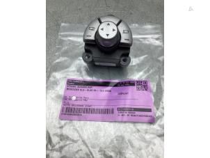 Gebruikte Spiegel Schakelaar Mercedes SLK (R171) 1.8 200 K 16V Prijs € 30,00 Margeregeling aangeboden door Gebr Opdam B.V.