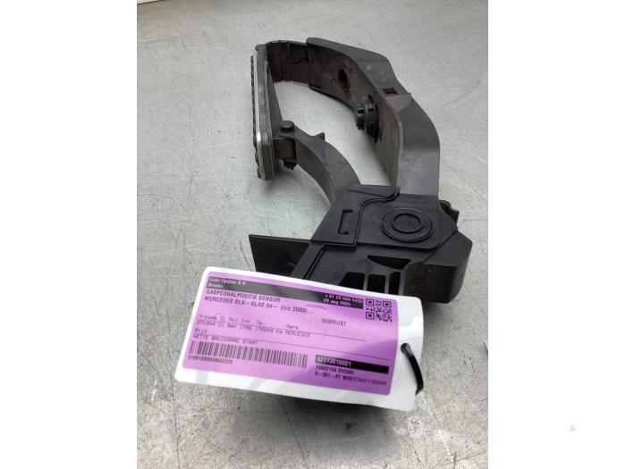 Gebruikte Sensor Gaspedaalpositie Mercedes SLK (R171) 1.8 200 K 16V Prijs € 30,00 Margeregeling aangeboden door Gebr Opdam B.V.