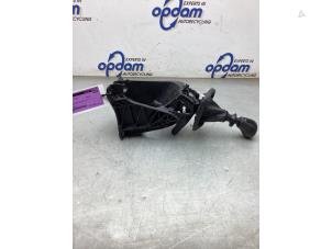 Gebruikte Versnellingspook Mercedes Vito (447.6) 1.6 109 CDI 16V Prijs € 60,50 Inclusief btw aangeboden door Gebr Opdam B.V.