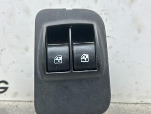 Gebruikte Schakelaar Elektrisch Raam Peugeot Bipper (AA) 1.4 HDi Prijs € 35,00 Margeregeling aangeboden door Gebr Opdam B.V.