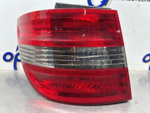 Gebruikte Achterlicht links Mercedes B (W245) 1.5 B-150 16V Prijs € 50,00 Margeregeling aangeboden door Gebr Opdam B.V.