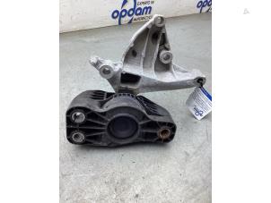 Gebruikte Motorsteun Renault Kadjar (RFEH) 1.3 TCE 140 FAP 16V Prijs € 35,00 Margeregeling aangeboden door Gebr Opdam B.V.