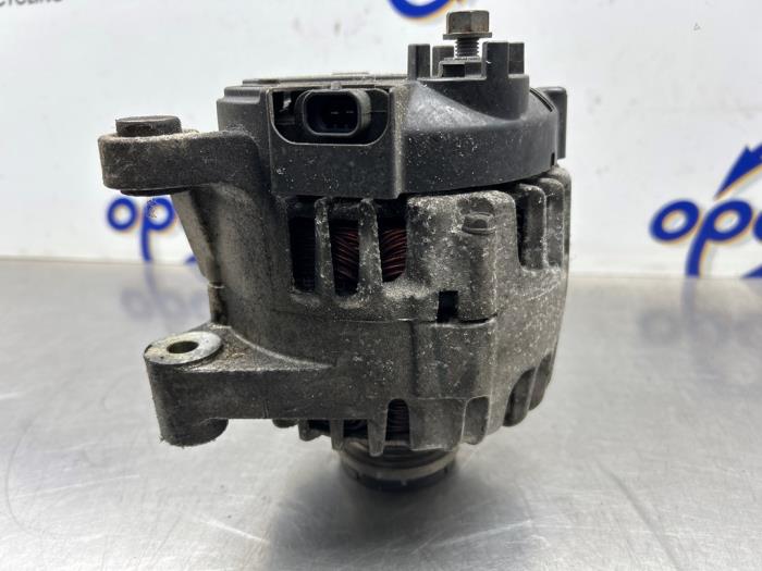 Dynamo van een Opel Insignia Sports Tourer 1.4 Turbo 16V Ecotec 2011