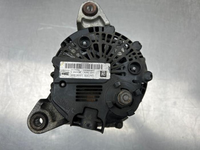 Dynamo van een Opel Insignia Sports Tourer 1.4 Turbo 16V Ecotec 2011