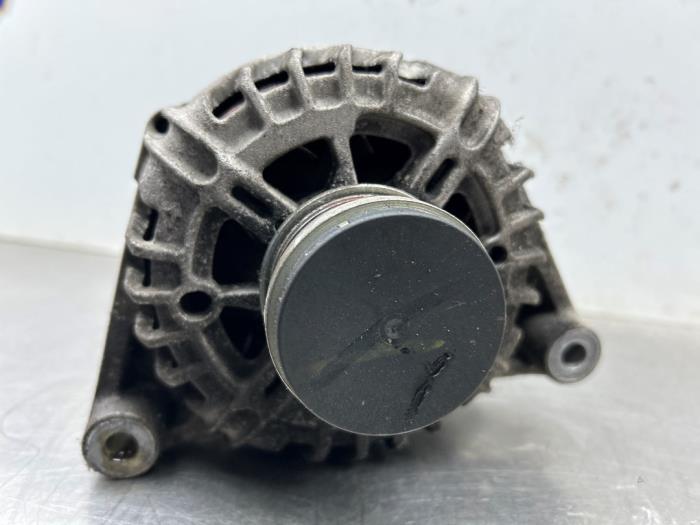 Dynamo van een Opel Insignia Sports Tourer 1.4 Turbo 16V Ecotec 2011